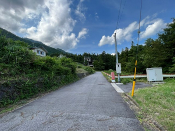 【前面道路含む現地写真】