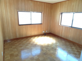 2面採光で明るい洋室８帖！