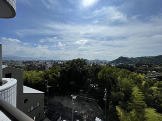 晴れた日は松山城・いよてつ高島屋の観覧車など松山市中心部が見