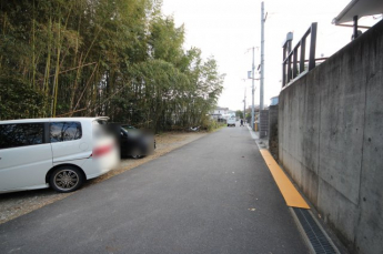 【前面道路含む現地写真】