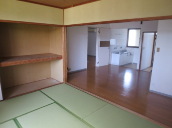 明るい色調の室内です