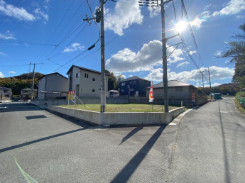 【前面道路含む現地写真】