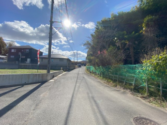 【前面道路含む現地写真】