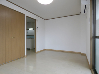 エアコン付きで1年中快適です。