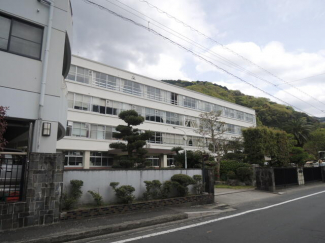 愛媛県立八幡浜高校まで618m