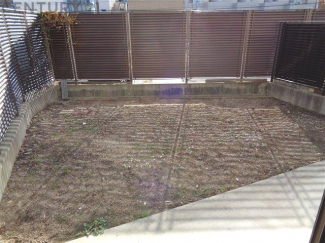南向きの専用庭付き　様々な利用が可能です♪