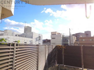 １階ですが、前面に高い建物がなく、陽当たりの良い物件です