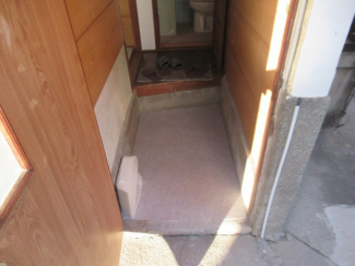 落ち着いた玄関です