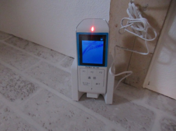 事前に来訪者の顔を確認できるTVモニター付インターホンです