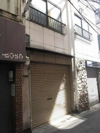 鶴橋駅人気の焼肉街の店舗付住宅です。収益物件としても最適です