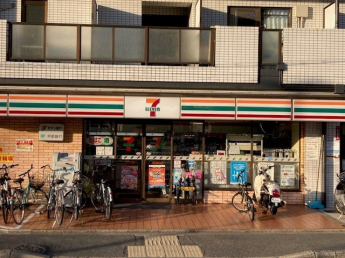 セブン-イレブン 西京極駅前店まで260m