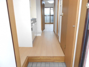 毎日通る玄関はこちらです