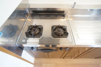 2口コンロついてますよ！
参考、同建物・反転間取りの号室