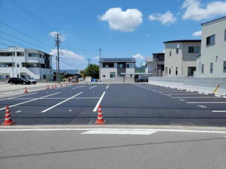 松山市来住町の駐車場の画像