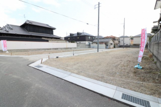 【前面道路含む現地写真】