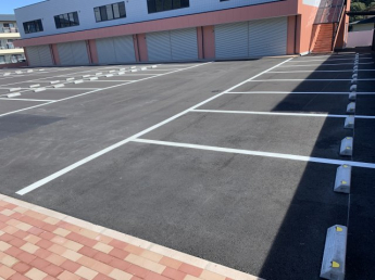 【駐車場】