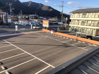 【駐車場】
