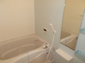コンパクトで使いやすいお風呂です