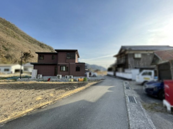 【前面道路含む現地写真】