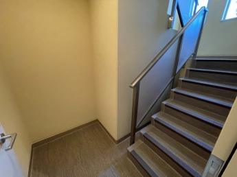 1階入り口の階段