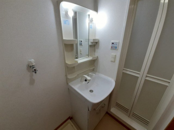 コンパクトで使いやすい洗面所