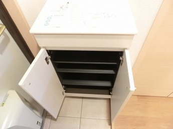 収納もある玄関です