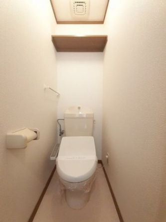 コンパクトで使いやすいトイレです