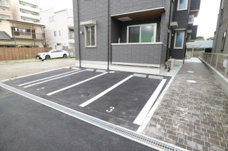 駐車場があるので、車を買う予定の方も安心です