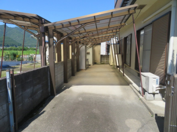 縦列で２台駐車可能