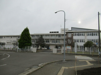 仙台市立岩切小学校まで1304m