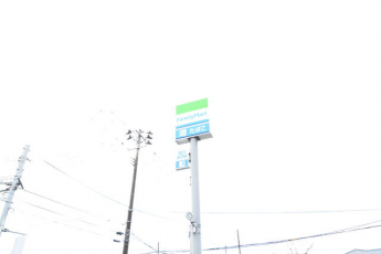 ファミリーマート小鶴二丁目店まで445m