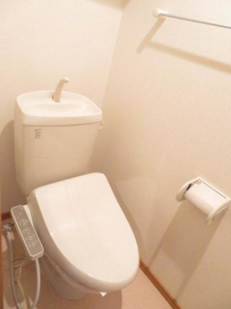 コンパクトで使いやすいトイレです