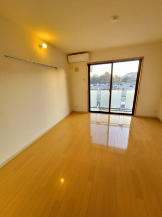 南向きの日当たりの良い明るいお部屋です