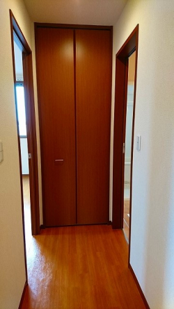 廊下収納もあります。