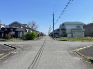 【前面道路含む現地写真】