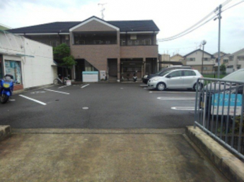 駐車場に車を止められます