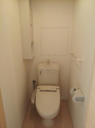 清潔感のあるトイレです