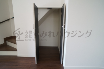 参考、同建物・反転間取りの号室