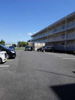 車をお持ちの方に嬉しい駐車場付きの物件です