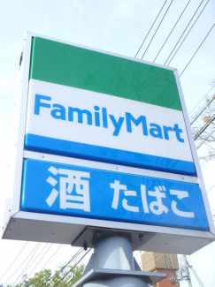 ファミリーマート淀川区役所前店まで239m