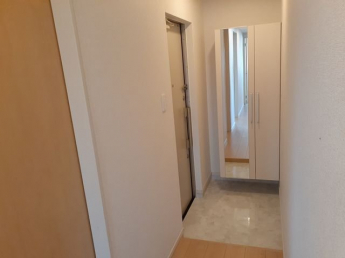 収納もある玄関です