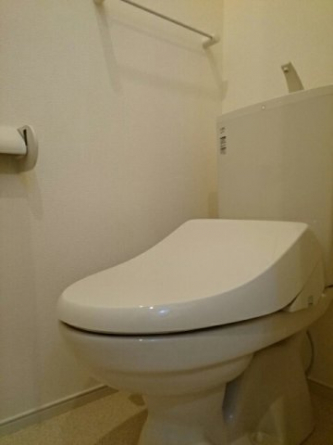 コンパクトで使いやすいトイレです