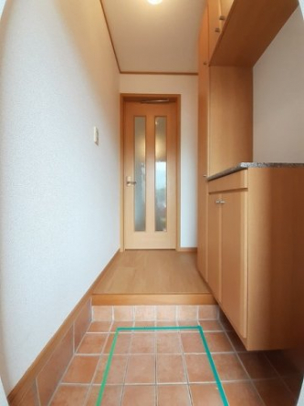 収納もある玄関です