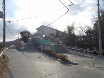 貴生川小学校まで1500m