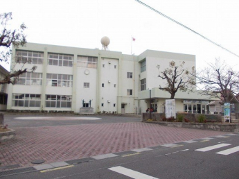 甲南第一小学校まで2366m