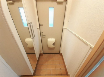 毎日通る玄関はこちらです