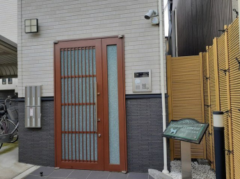 清潔なエントランスです
