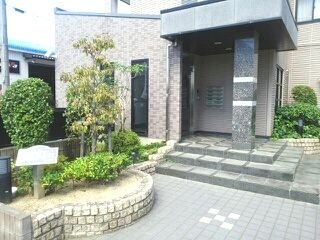 毎日通るエントランスはこのようになっています