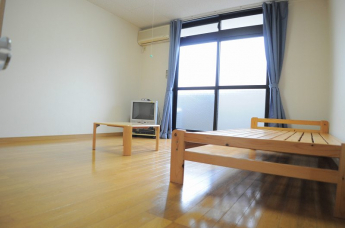 コンパクトで使いやすい洋室です
