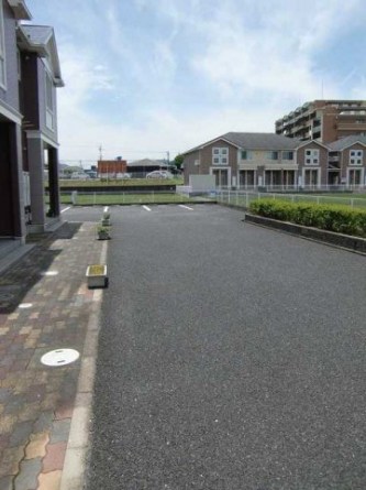 車をお持ちの方に嬉しい駐車場付きの物件です